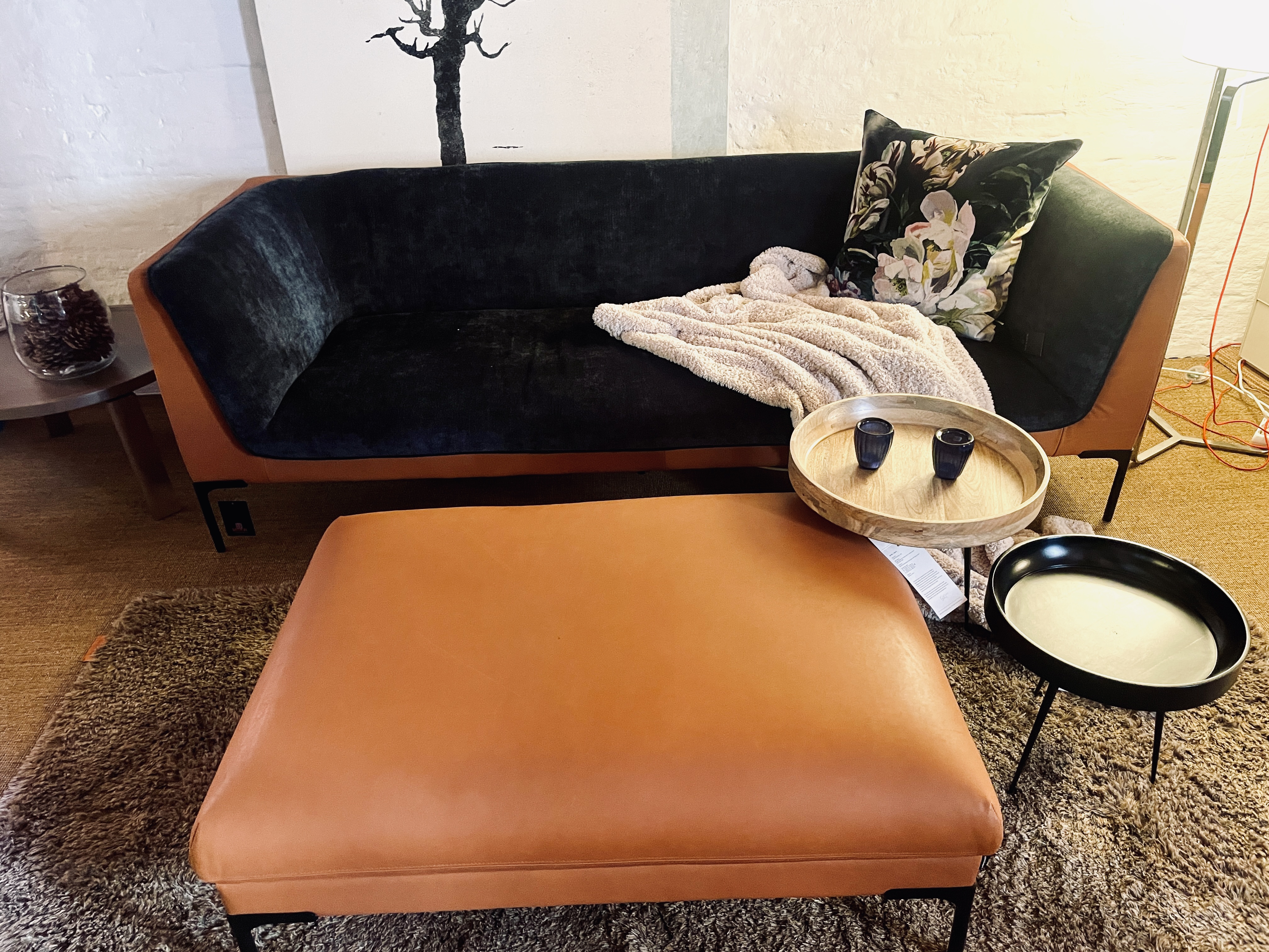 CushyCouch Frej Sofa mit Sessel und Hocker 