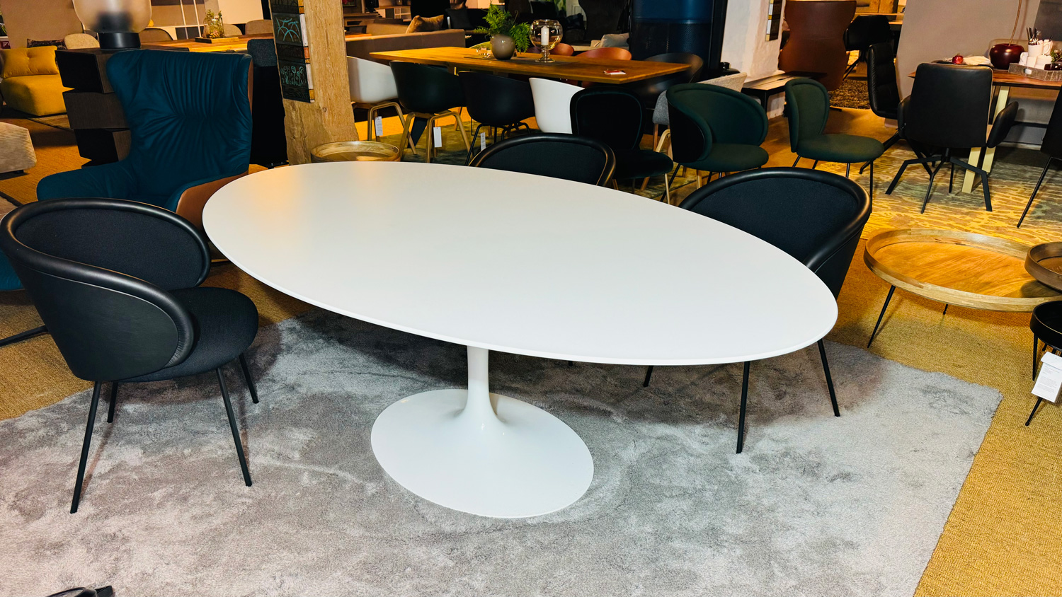 Knoll International Saarinen Tisch oval 198x121 weiß Laminat