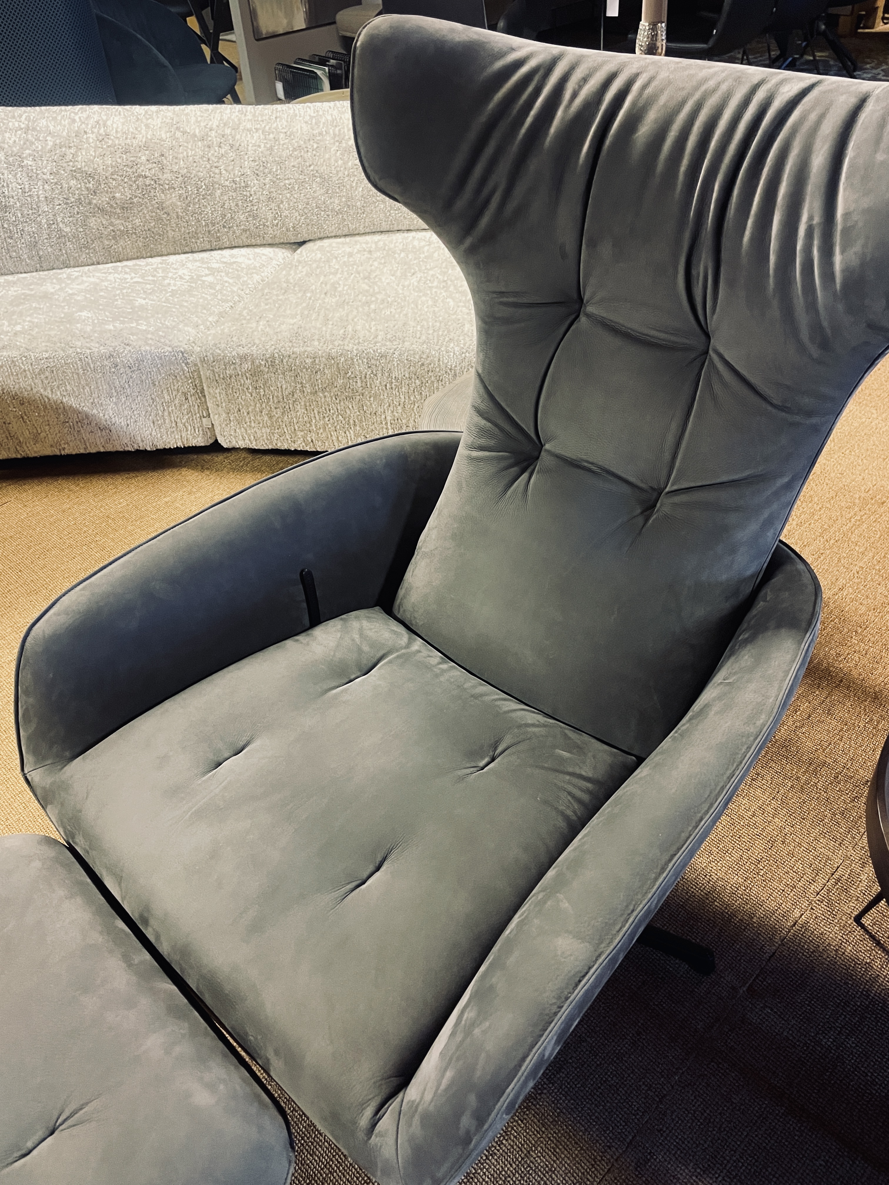 Walter Knoll Onsa Armchair inkl. Hocker in Velvet 1480 chia